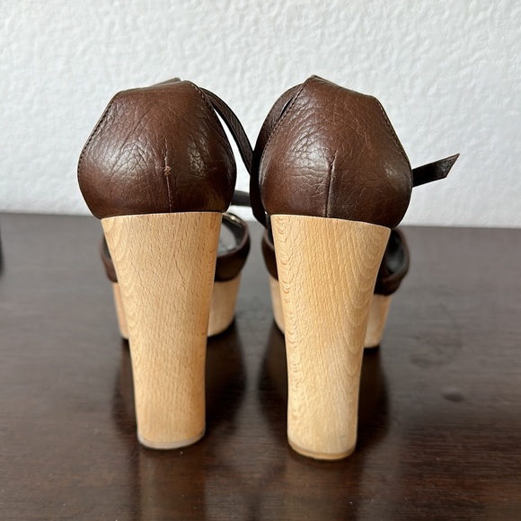 AUHTHENTIC Chanel Sandals - Picture 10 of 15